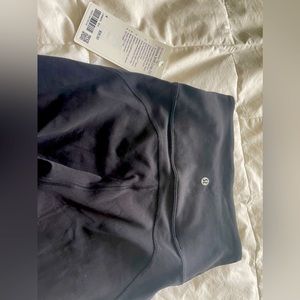 Lululemon black size 4 groove SHR Crop 23’’